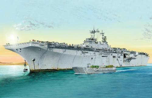1/700 USS Kearsarge LHD-3