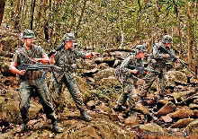 MB3595 1/35 Jungle Patrol Vietnam War series (4 Figures)