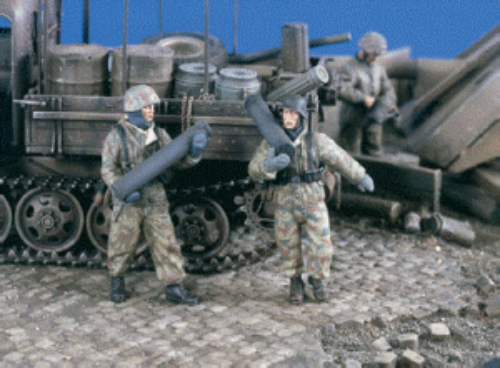 1/35 German Ammo Handlers WWII Set II