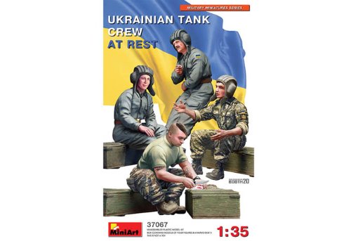 MI37067 1/35 Ukrainian Tank Crew at Rest