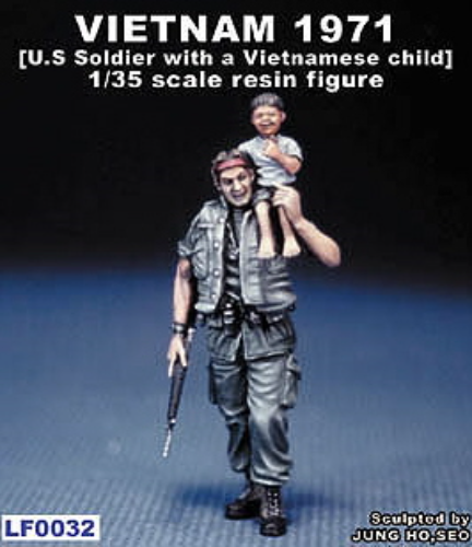 LF0032 1/35 US Soldier with a vietnamese child (Vietnam)