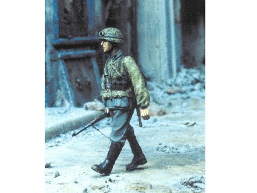 1/35 Waffen SS Infantryman, Walking