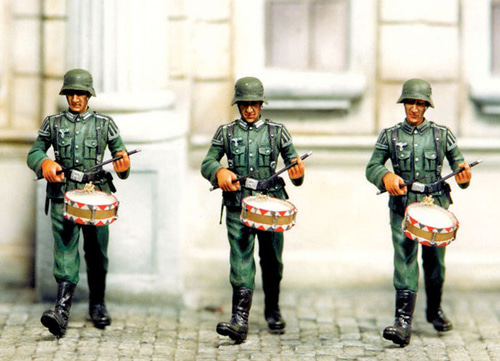 1/35 SIDE DRUM PLAYER