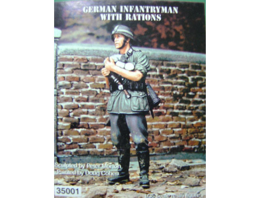 1/35 German Infantryman with Rations