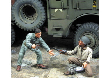 1/35 Chow Time. WWII U.S. G.I. s (2 Figures)