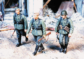 1/35 Wehrmacht Trio Walking