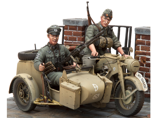 1/16 Zundapp KS-750 with Sidecar&amp;Troopers (Base is Not included)